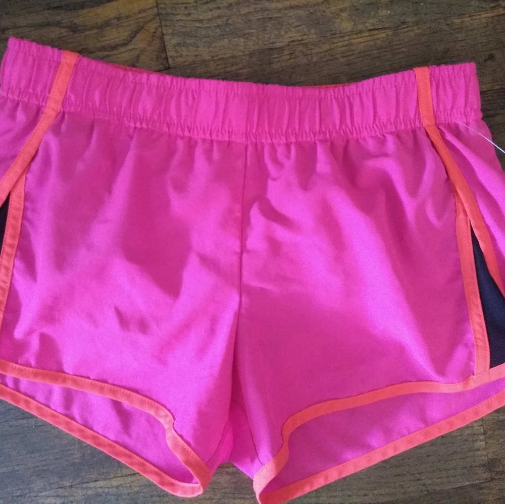 Running short size small - Picture 2 of 3